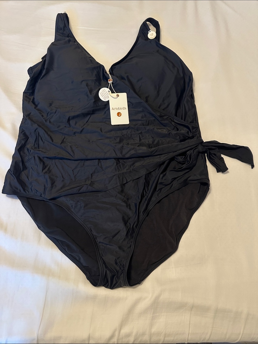NEW ARTESANDS 'Hues Hayes'
D-DD One Piece Swimsuit SZ 20+
Black